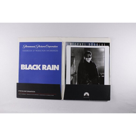 1989 BLACK RAIN Ridley Scott Movie press kit + 16 photos + production - Picture 9 of 10